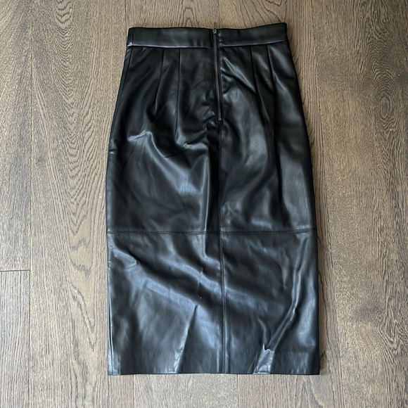 🆕RW&Co Black Faux Leather High-Waisted A-Line Midi Skirt - Picture 4 of 5